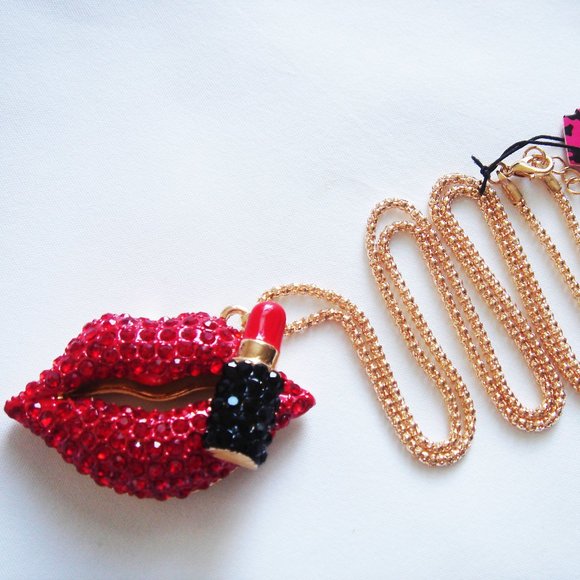 Betsey Johnson Jewelry - BETSEY JOHNSON RED LIPS WITH RED LIPSTICK NECKLACE